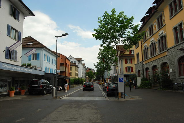 Häuser und historische Fassade an der Bahnhofstrasse in Flawil