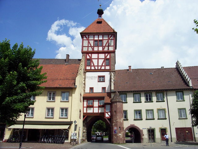 Das Mühlentor mit den angrenzenden Häusern in Bräunlingen.