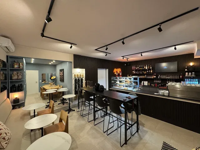 Bar und Sitzbereich im Café Central in Oberstdorf