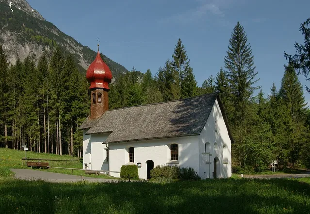 Die Wallfahrtskapelle Venser Bild ist ein Ziel der Dorfrunde Vandans.