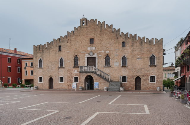Gotisches Rathaus an der Piazza della Repubblica in Portogruaro