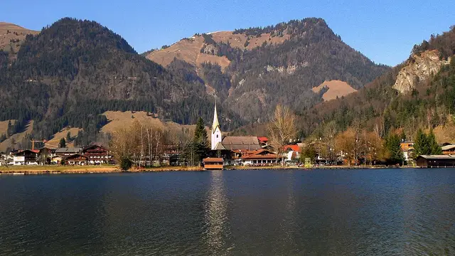 Familienerlebnisse in Walchsee – Seepromenade, Zahmer Kaiser und Moorlandschaft