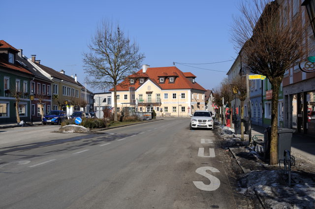 Marktplatz von Bad Wimsbach-Neydharting im Verlauf der Almrunde
