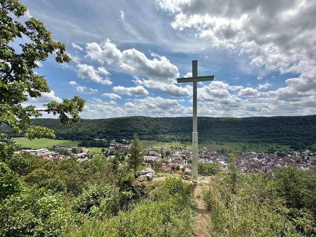 Kreuzfelsen mit Blick über Burladingen