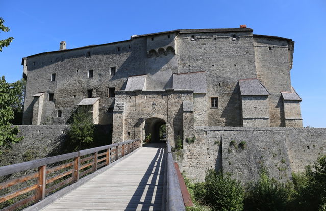 Zugang zur Burg Tittmoning, möglicher Zusatzbesuch an der Wasser-Erlebnistour