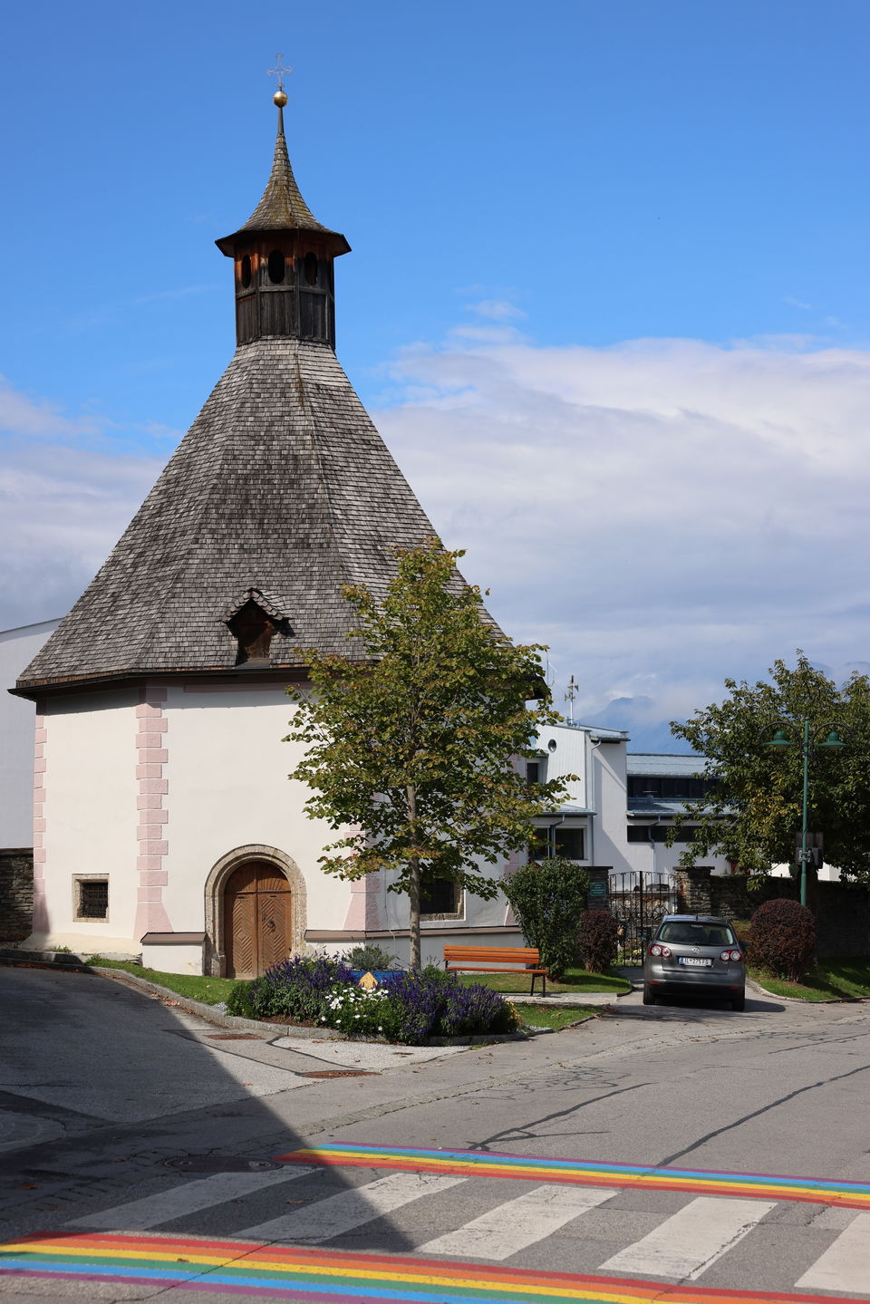 Lindenkapelle Axams – achteckige Kapelle mit barocker Kunst