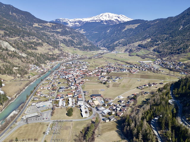Blick auf Prutz und den Inn im Tiroler Oberland