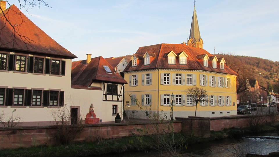 Historische Häuser an der Alb in Ettlingen außerhalb des Akkordeon-Musik-Preises