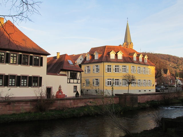 Historische Häuser an der Alb in Ettlingen außerhalb des Akkordeon-Musik-Preises