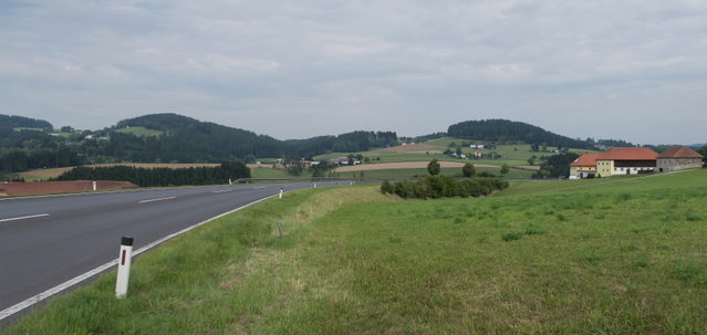 Hügellandschaft zwischen Zwettl an der Rodl und Glasau – regionales Landschaftsmotiv