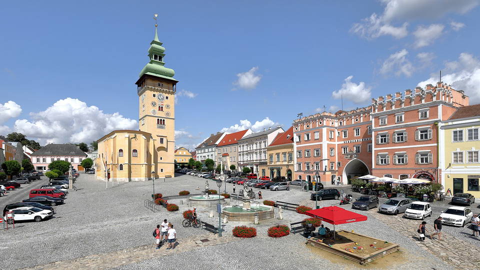 Historische Fassaden am Hauptplatz in Retz