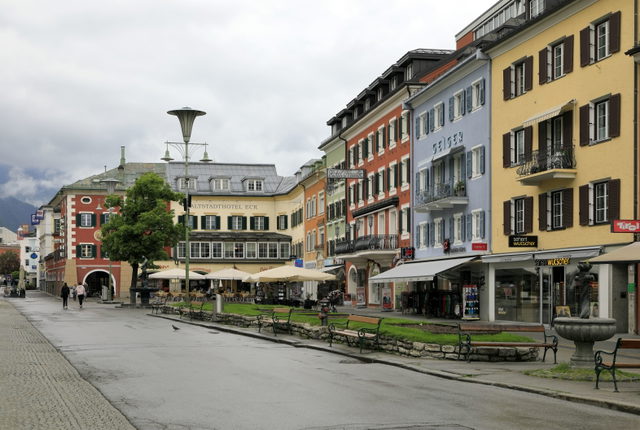 Hauptplatz in Lienz mit historischen Fassaden