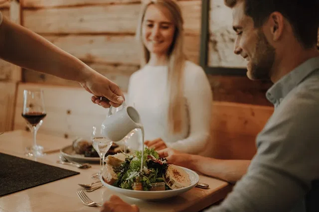 Bewirtung im Restaurant der Alpe Dornach