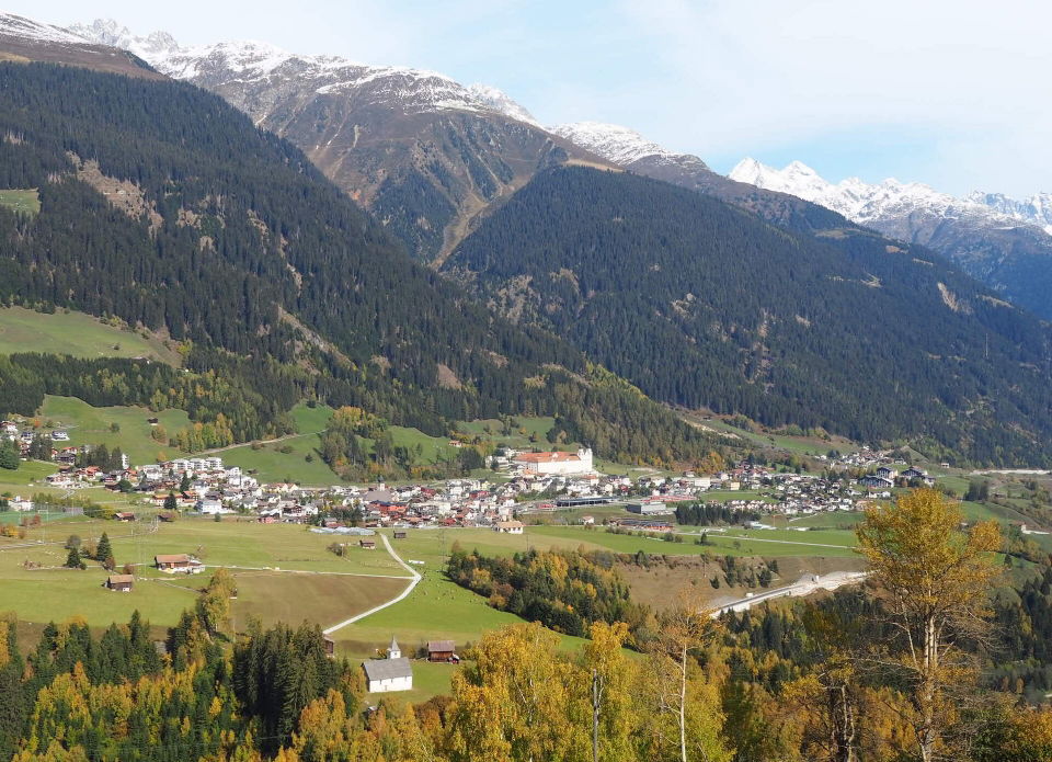 Familienerlebnisse in Disentis – Klosterschätze, Bergspielplatz und Wasserabenteuer