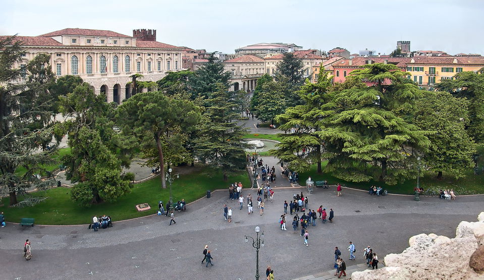 Piazza Bra Verona – Arena-Außenansicht, Liston und historische Palazzi