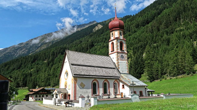 Wallfahrtskirche Maria Hilf und Friedhof in Gries im Sulztal