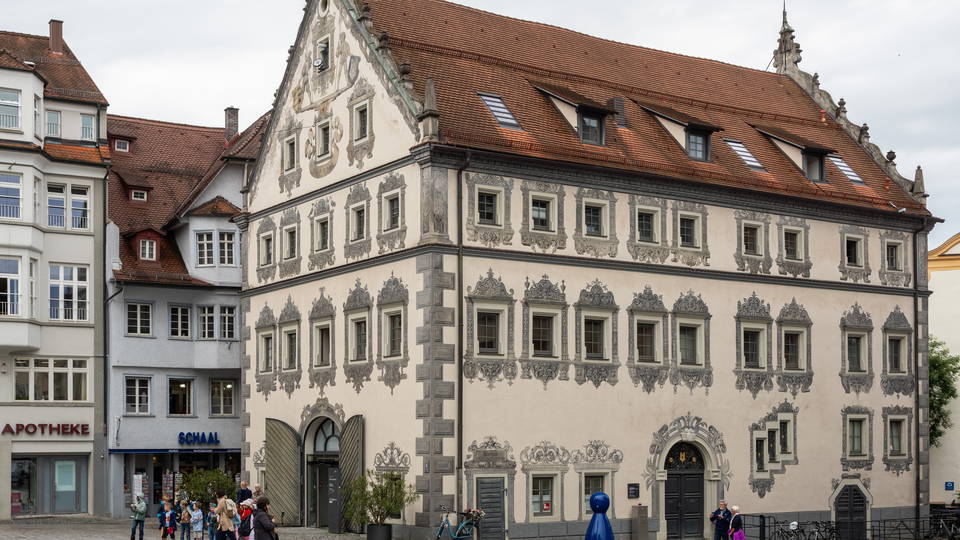 Historisches Lederhaus am Ravensburger Marienplatz außerhalb des Rutenfestes