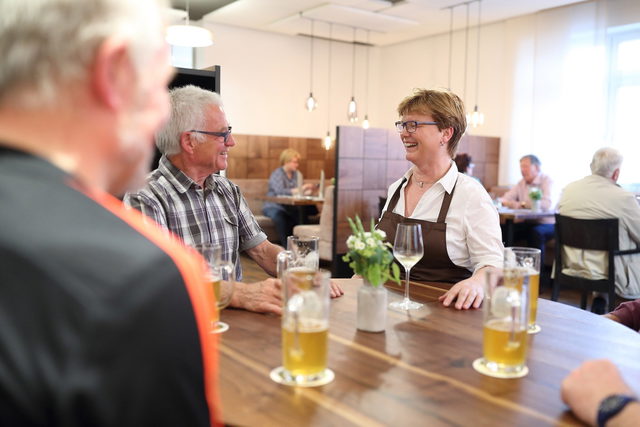 Gäste im Restaurant Rose in Ehestetten