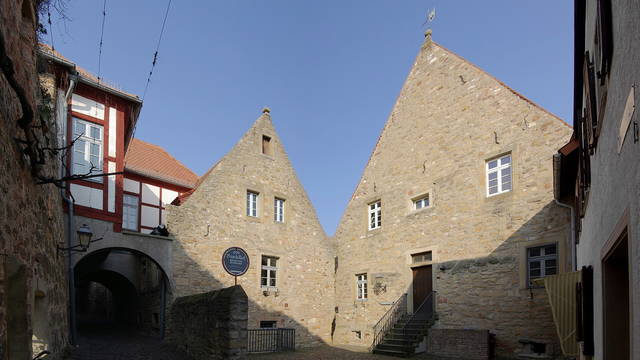 Von der Weinstraße zum Donnersberg: Stadtgeschichte für neugierige Kinder