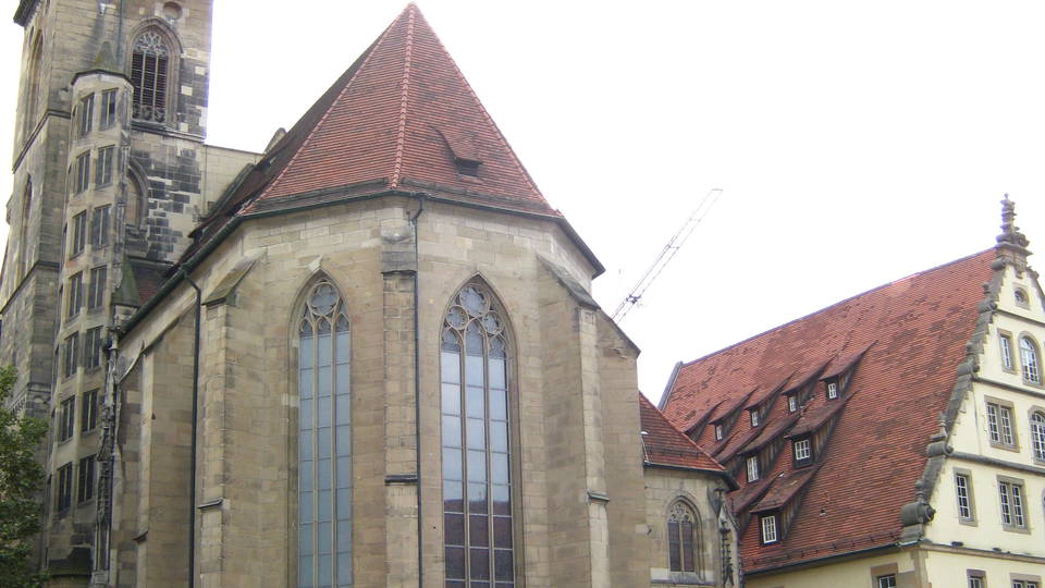 Stiftskirche und Fruchtkasten am Stuttgarter Schillerplatz.