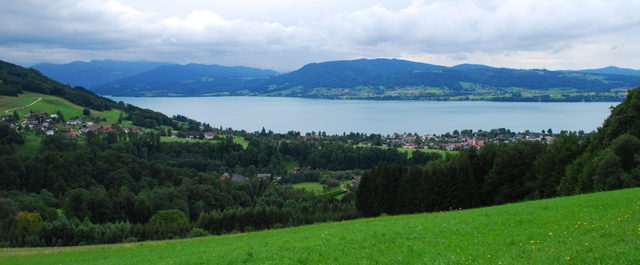 Blick vom Gahberg auf Weyregg und den Attersee