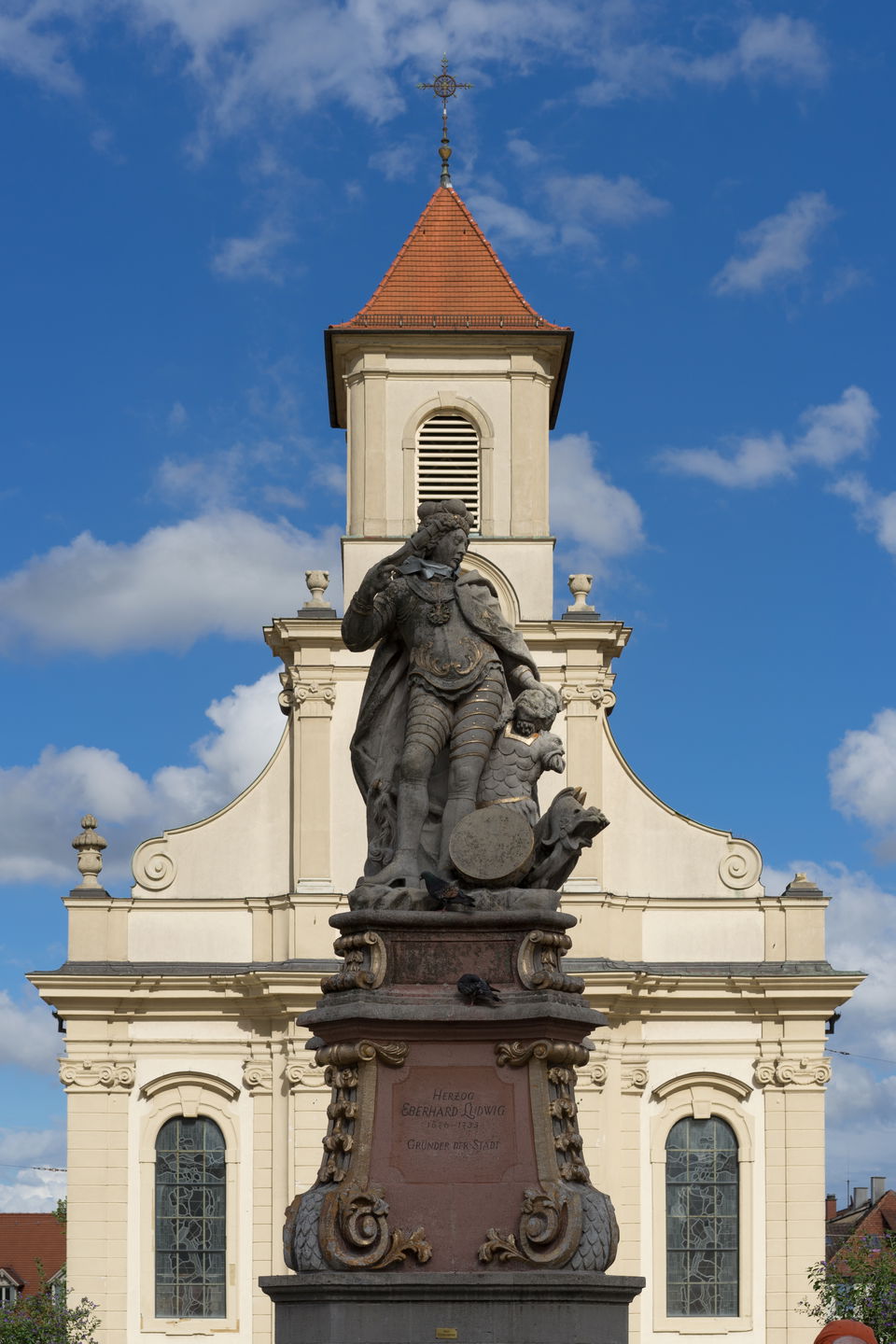 Barockmarktplatz Ludwigsburg – Arkaden, Brunnen und zwei Kirchen