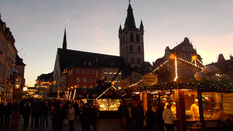 Weihnachtsmarkt auf dem Trierer Hauptmarkt – Veranstaltungsaufnahme von 2013