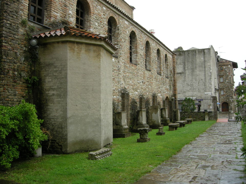 Historisches Zentrum Grado – Castrum, Gassen und Basiliken von außen