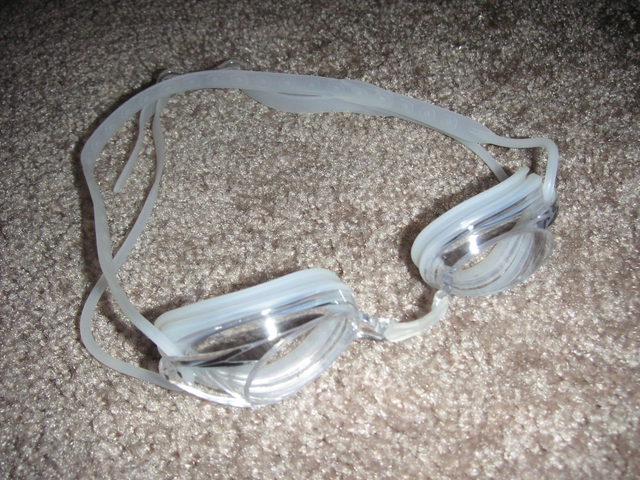 Schwimmbrille als Symbol für einen Badeausflug
