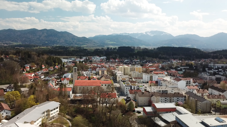 Familienerlebnisse in Penzberg – Bergwerksgeschichten, farbige Kunst und Spielzeit auf der Berghalde