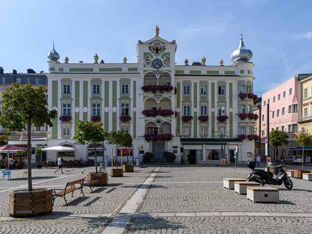 Historisches Rathaus und Rathausplatz in Gmunden