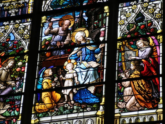 Historisches Glasfenster in der Stadtpfarrkirche St. Stephan in Braunau