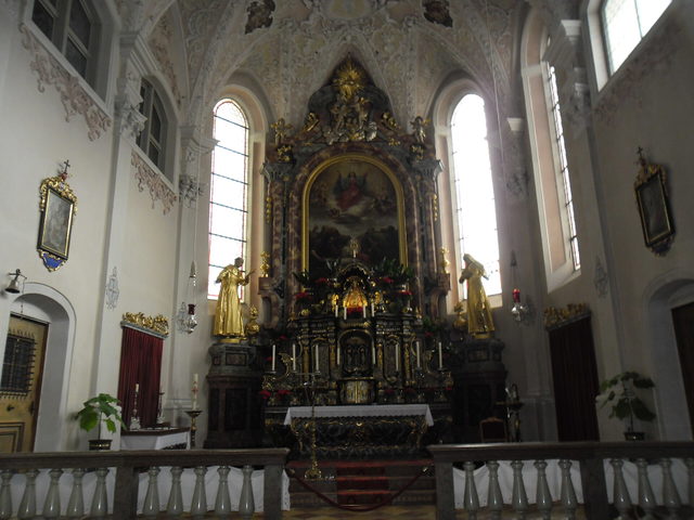 Altarraum der Basilika Maria Schnee in Maria Luggau