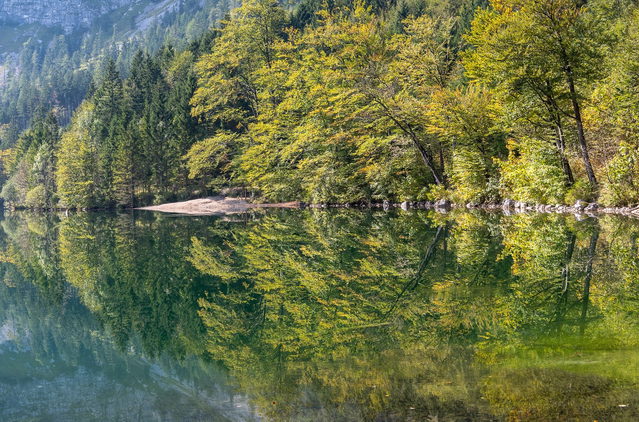 Hinterer Langbathsee als Station der Drei-Seen-Mountainbikerunde