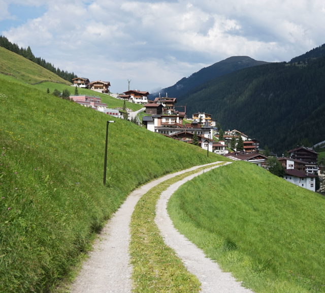 Wanderweg bei Hintertux