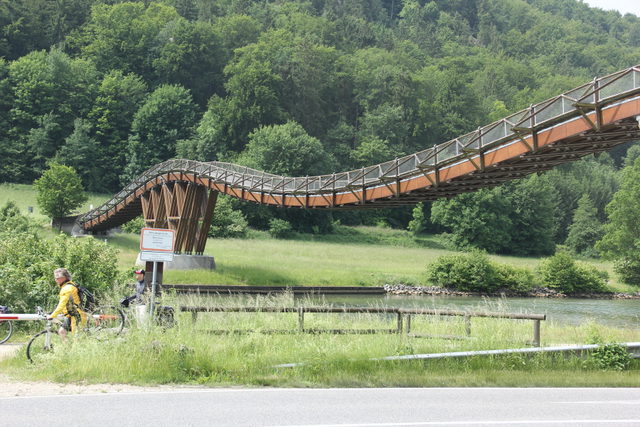 Holzbrücke Tatzlwurm über dem Main-Donau-Kanal bei Essing