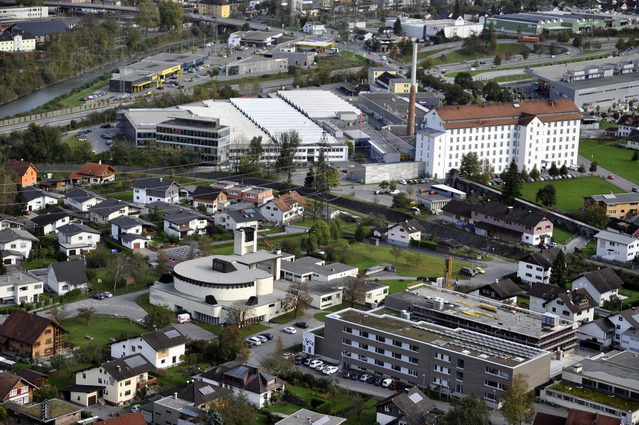 Ortsansicht von Bürs mit Friedenskirche