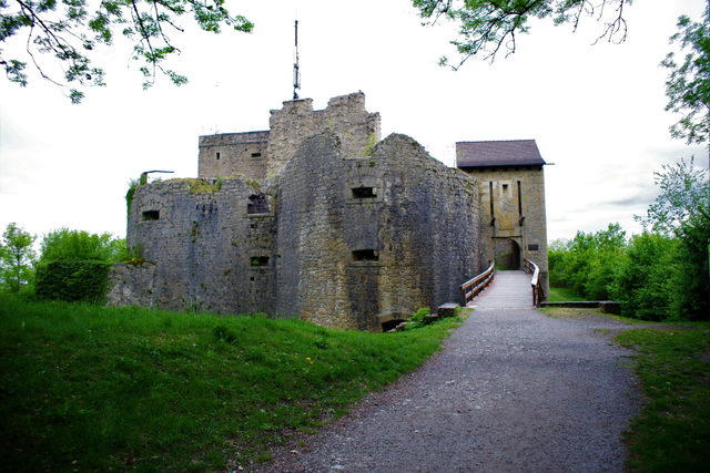Burgruine Küssaburg über dem Hochrhein