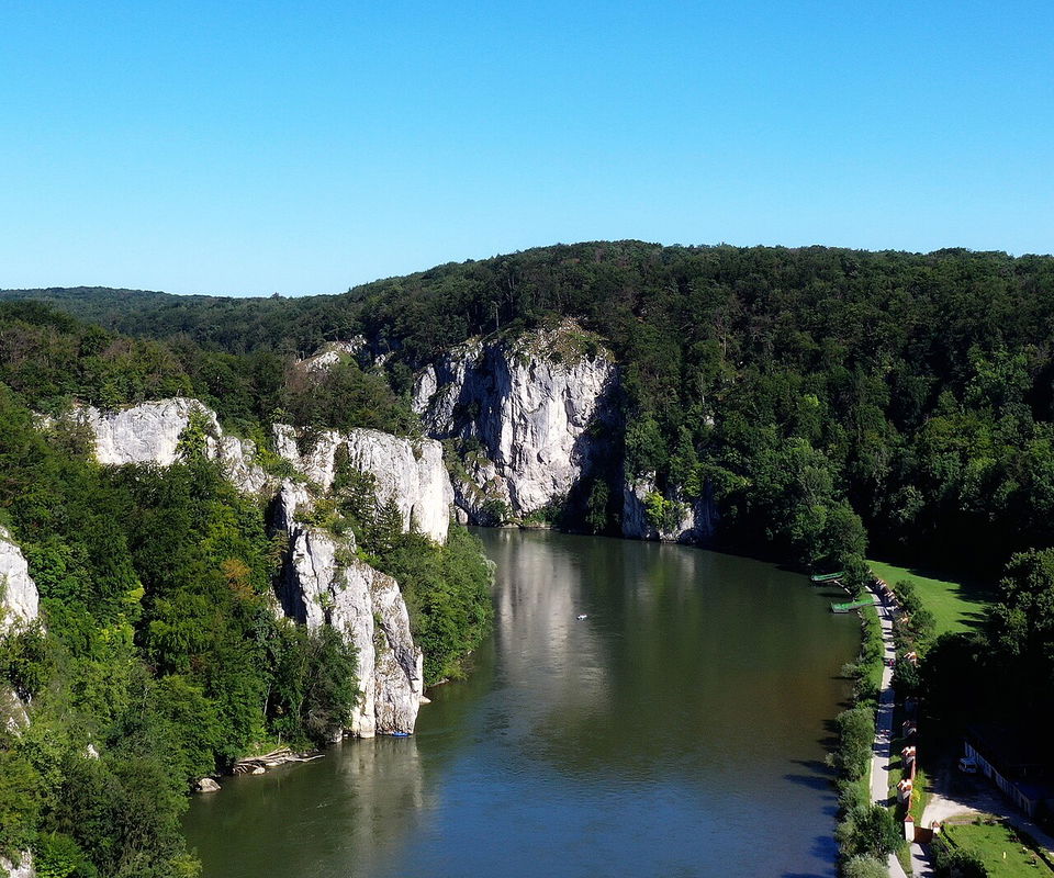 Donaudurchbruch bei Kelheim: Felsen und Wanderwege in der Weltenburger Enge