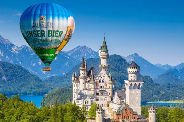 Heißluftballon mit Schloss Neuschwanstein als Bildmotiv