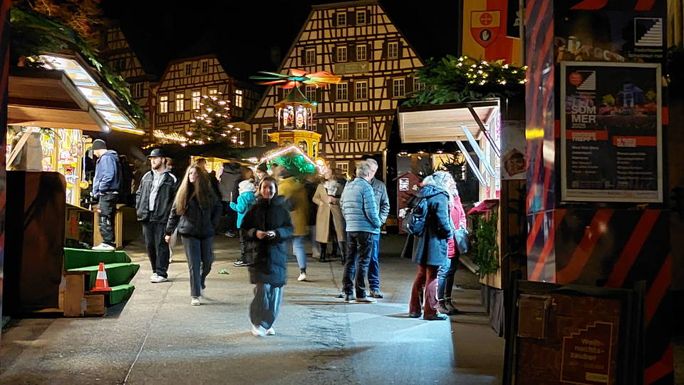Weihnachtsmarkt auf dem Marktplatz von Schwäbisch Hall – Archivaufnahme von 2024