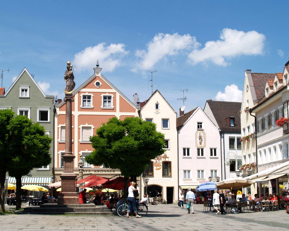 Familienerlebnisse in Weilheim in Oberbayern – Stadträtsel, Gögerlburg und Naturpausen mit Alpenblick