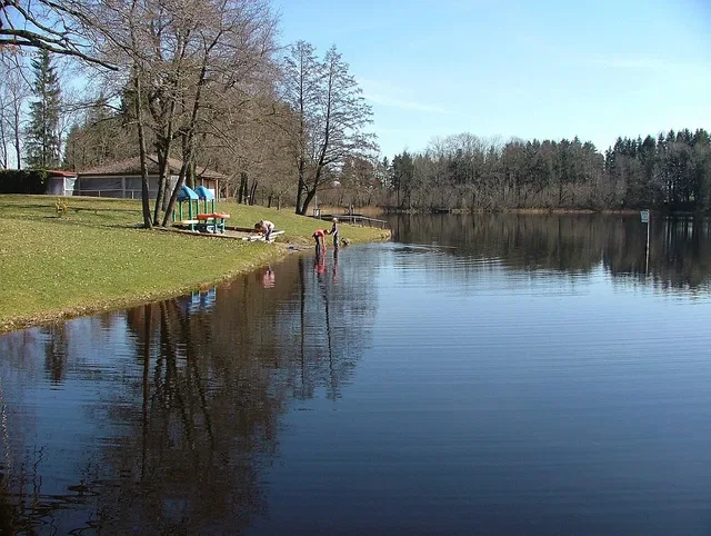 Hinterweiher in Herlazhofen, auch als Moorbad bekannt.
