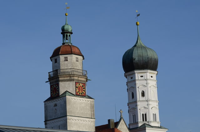 Türme der evangelischen Stadtkirche in Giengen an der Brenz
