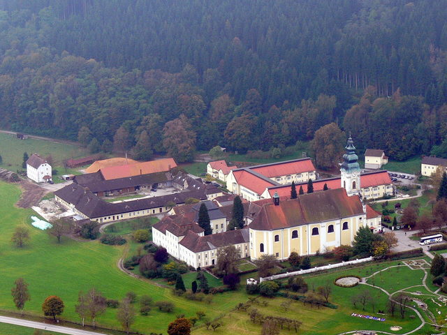 Stift Engelszell in Engelhartszell von oben