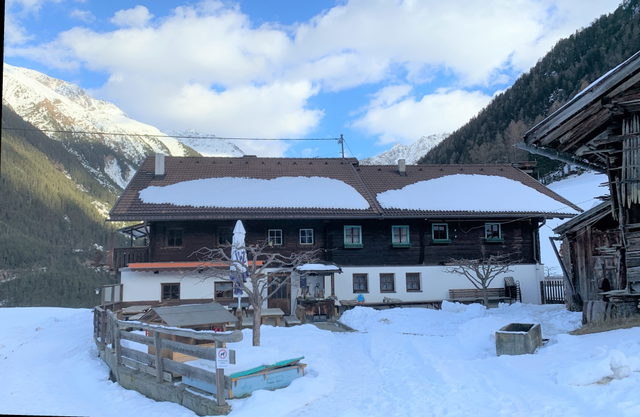 Brandalm bei Längenfeld mit Terrasse in winterlicher Umgebung