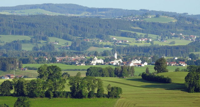 Blick von Südosten auf Waltenhofen im Oberallgäu.
