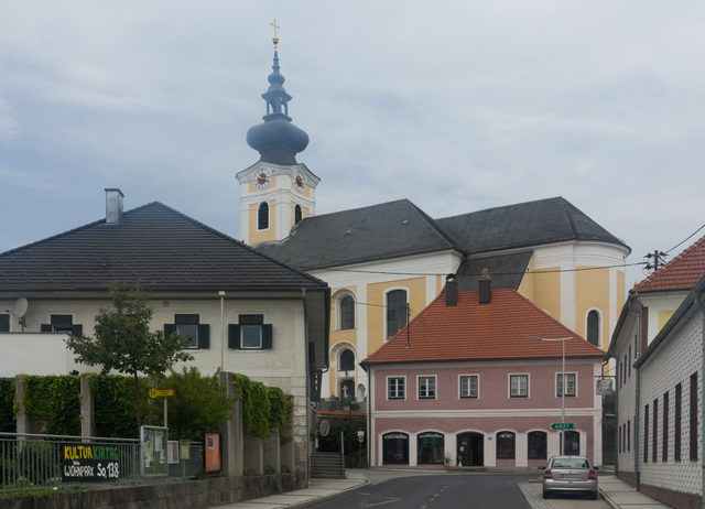 Ortsansicht von Gaspoltshofen mit Pfarrkirche