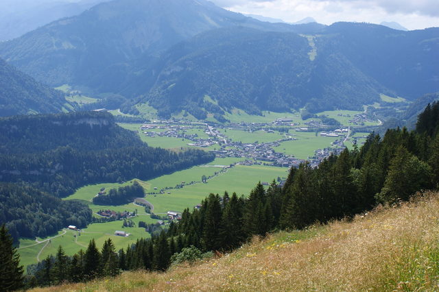 Blick von Sonderdach auf Bezau und die Wiesen im Bregenzerwald