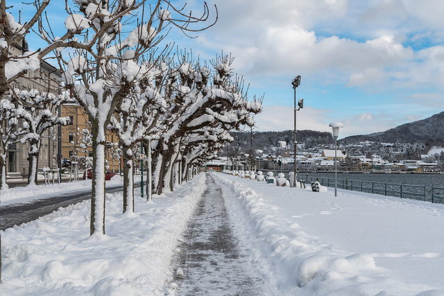 Esplanade in Gmunden am Traunsee im Winter